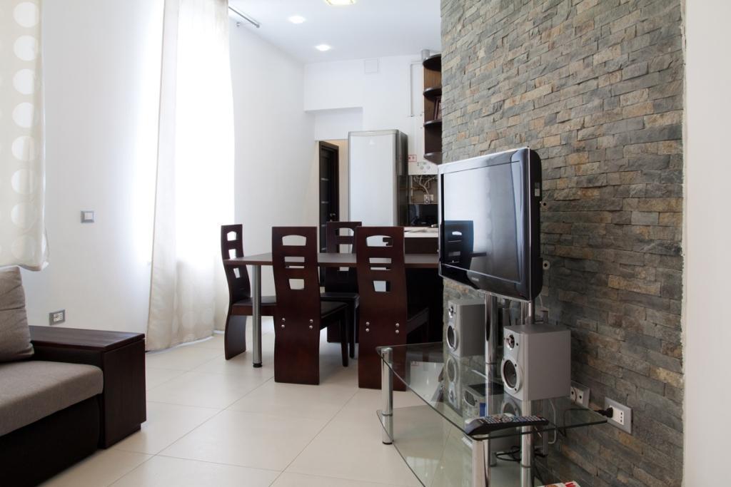 Your Comfortable Stay In Apartment Next To Opera House Lviv Luaran gambar